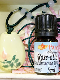 芳香戴著走~最愛玫瑰套組~Rose10%精油 5ml + 新款半月手工製陶項鍊一條, 特價 2380