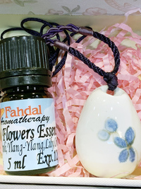 芳香戴著走~.百花香脂套組~百花香脂複方精油 5ml + 新款半月手工製陶項鍊一條, 特價 2380