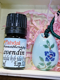南法香頌:薰衣草套組~法國薰衣草精油 5ml + 新款半月手工製陶項鍊一條, 特價 980