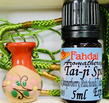 芳香帶著走～好磁場～內含～太極spa複方精油5ml＋手工精製陶瓶項鍊1條產品圖